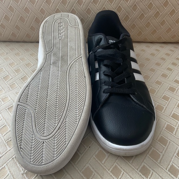 Adidas black and white shoes size 11 barely used- great condition! - Picture 4 of 4